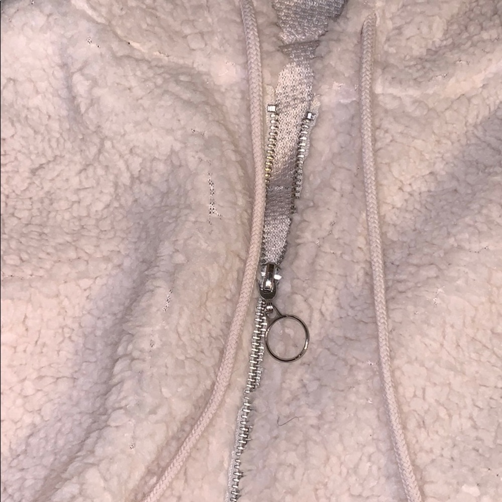 Sherpa Pullover - Picture 2 of 3
